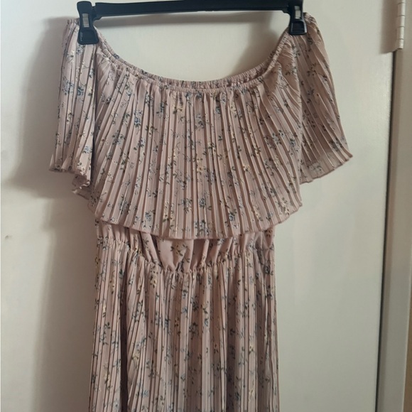 MELLODAY Pink Floral Off Shoulder Pleated Dress - Picture 4 of 9